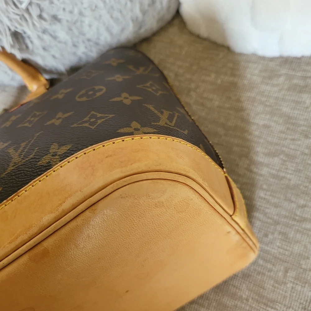 Authentic Louis Vuitton Monogram Alma PM Hand Bag..
